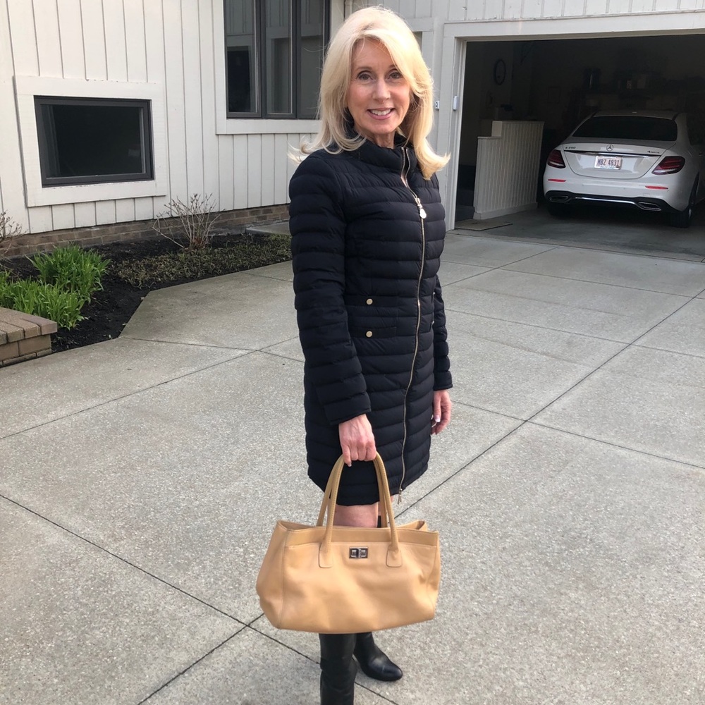 Authentic Tan CHANEL 2.5 East Executive Tote Purse - Picture 6 of 8